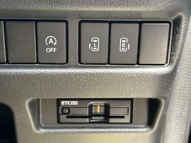 運転席側各装備スイッチになります。