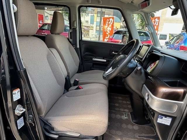 運転席側の内装です。