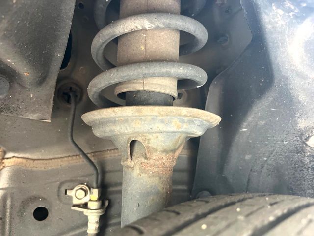 お車を安心してお乗りいただく為には、足回りの定期点検が欠かせません。サービスサポート（有償保証）では無料点検もご提供しており、安心のカーライフをお過ごしいただけるサポート体制が整っています。