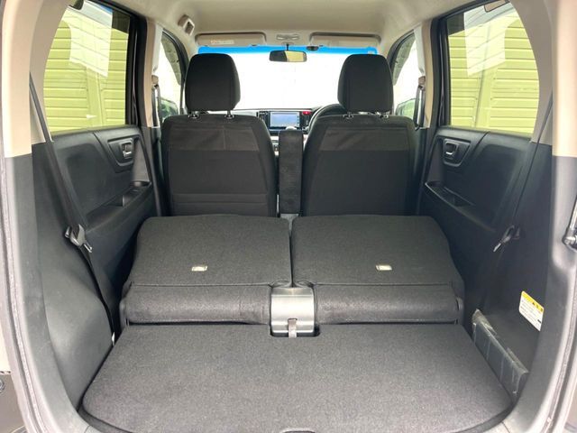 普段のお買い物や通勤、送迎等に十分な荷室スペースを確保しております。セカンドシートを倒すと、大きな荷物の積載も可能です♪