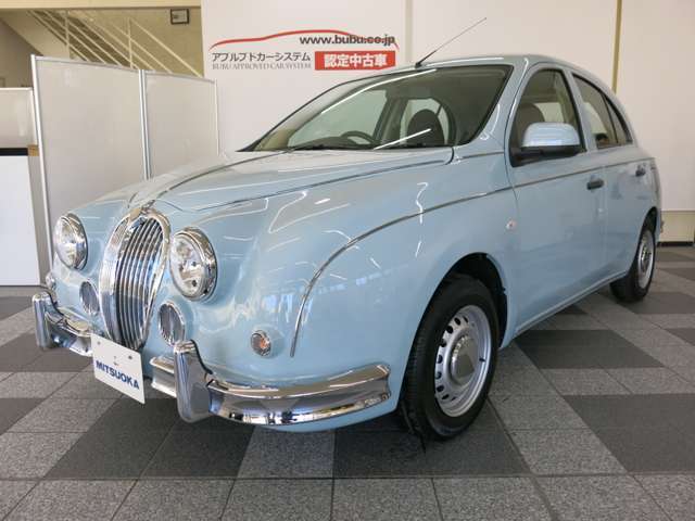 個性的オプション「クラシックインパネ」を装備し、内装もクラシック仕様に。