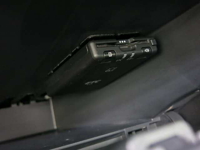 グローブBOXにスマートに装着されたETC！