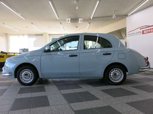 希少ペールブルーは当時もオーダーが少なかった車両でございます。