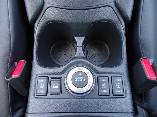 ★前後シートヒーター付きです。寒い季節に嬉しい装備です★ALL MODE4×4で駆動モード切り替え！　舗装路では二駆、未舗装路では四駆のように使い分けできます！