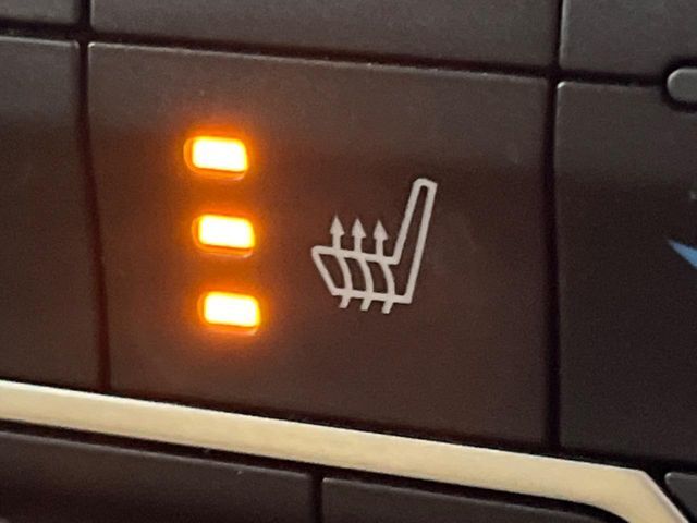 ●フロントシートヒーティング：運転席・助手席共に三段階で調節が可能なシートヒーターを装備しております。季節を問わず快適にご使用いただけます。