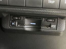 【ETC】高速道路の料金所をストレスなく通過！話題のスポットやサービスエリアに多い「スマートIC」利用時は必須のアイテムです。当店でセットアップを実施、ご納車当日からすぐにご利用いただけます！