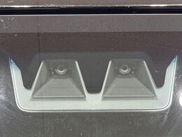 【スマートアシスト】走行中に前方の車両等を認識し、衝突しそうな時は警報とブレーキで衝突回避と被害軽減をアシスト。より安全にドライブをお楽しみいただけます。