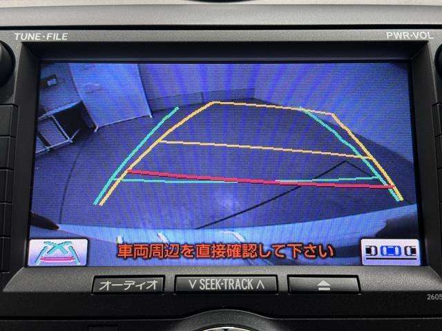 バックモニター付なので後退時に後方が見えるので安心。　車は構造上、死角がたくさんなので万が一を考えると必須ですね。　あくまで補助の為の装備、バックは目視で確認する事が重要ですよ。