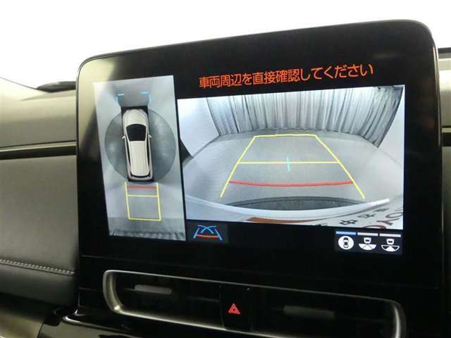 パノラミックビューモニター付きです。車両を上から見たような映像をディスプレイオーディオ画面に表示。運転席からの目視だけでは見にくい、車両周辺の状況をリアルタイムでしっかり確認できます。