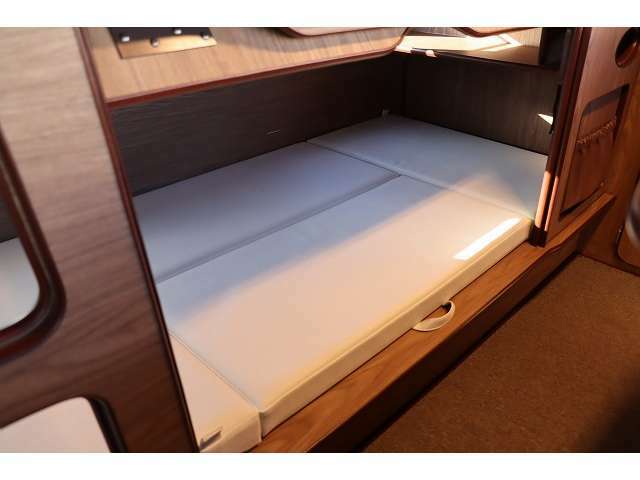 上段と同じベッド寸法「185×86」足元側に収納もございます♪