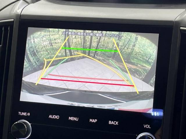 【バックカメラ】駐車時に後方がリアルタイム映像で確認できます。大型商業施設や立体駐車場での駐車時や、夜間のバック時に大活躍！運転スキルに関わらず、今や必須となった装備のひとつです！