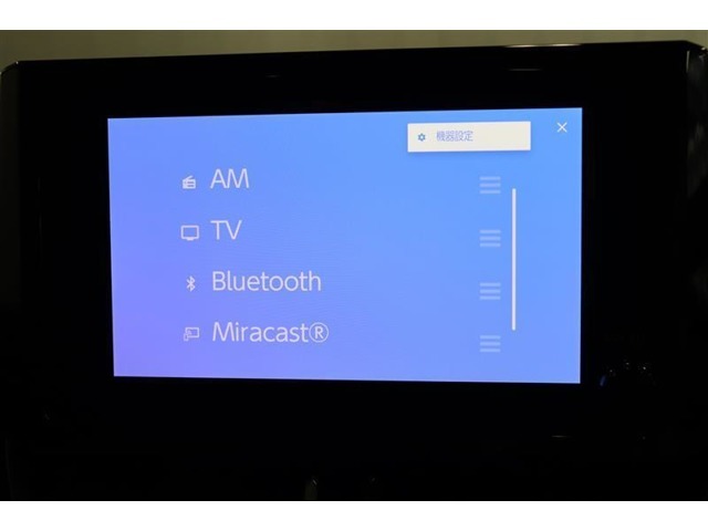 純正ディスプレイオーディオを装備。フルセグTV対応☆Bluetoothでお手持ちのスマートフォンからお気に入りの音楽の再生も可能。