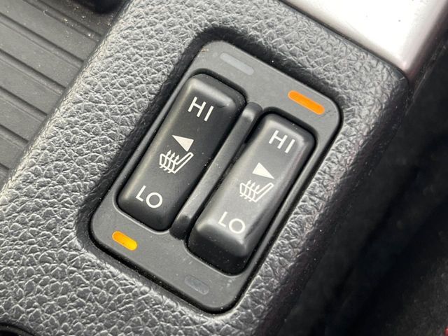 【シートヒーター】寒い日に重宝するシートヒーター！エアコンより早く温まってくれるので寒がりの人も安心ですね♪エアコンの温風は乾燥するから苦手、という方にもをおすすめです。