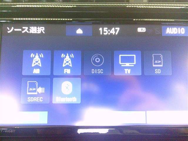 嬉しい装備です♪フルセグTV・DVD再生・Bluetoothオーディオに対応しています！！