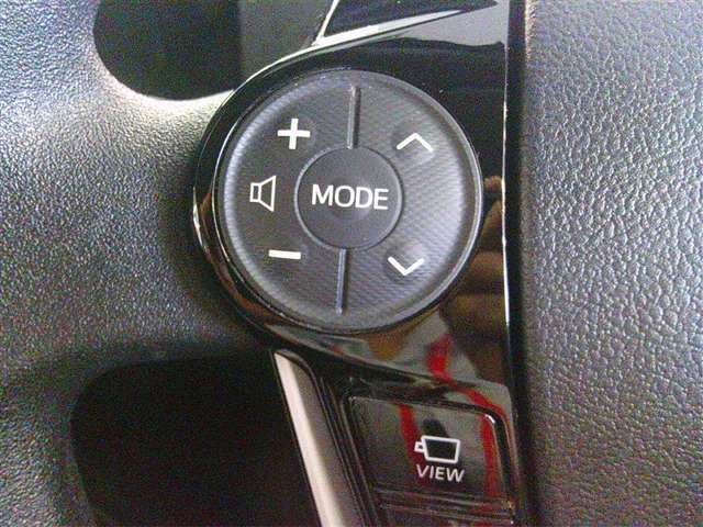 ステアリングスイッチ付！運転中も目線を動かす事無く音量等の操作可能！