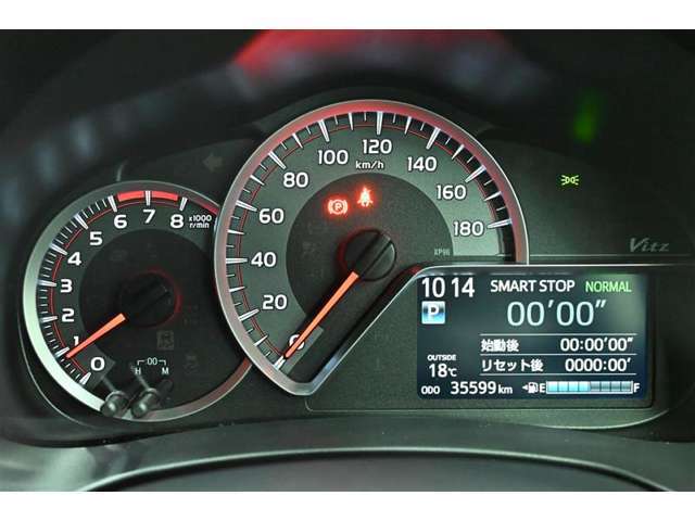 フル液晶メーター　車両の情報が一目で確認しやすい最新のスピードメーター