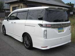 ★日産オリジナルナビゲーション（SDメモリータイプ、10インチワイドXGAディスプレイ、ナビAV2画面表示、フルセグ地デジ、BD/DVD/CD/SD/USB再生、音声認識機能、Bluetooth対応）