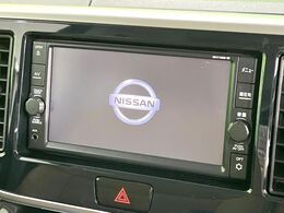 【純正ナビ】人気の純正ナビを装備しております。ナビの使いやすさはもちろん、オーディオ機能も充実！キャンプや旅行はもちろん、通勤や買い物など普段のドライブも楽しくなるはず♪