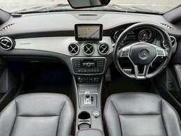 コックピット。車内もキレイで嫌な臭いもありません！ご納車後の臭いが付きにくくなる「空気触媒コーティング」もあります。