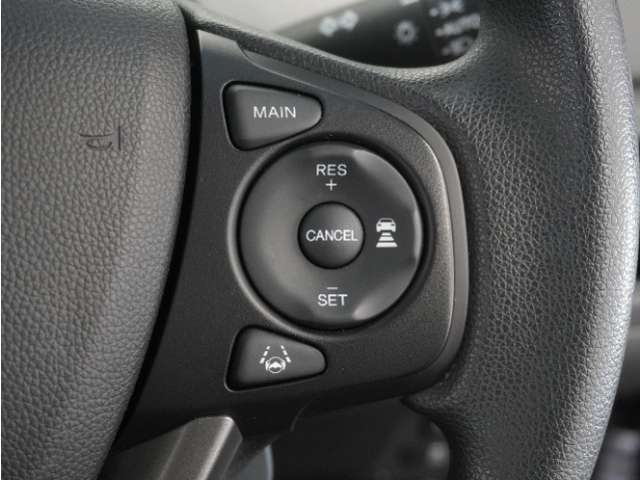 【アダプティブクルーズコントロール】予め設定した車速内でクルマが自動的に加減速。前走車との適切な車間距離を維持しながら追従走行します。【LKAS】車線維持支援システムでステアリング操作を支援。
