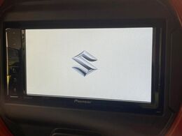 【ディスプレイオーディオ】お持ちのスマホやMP3プレイヤーとの無線接続で音楽再生が可能！コードで繋ぐわずらわしさも無く、手軽にお気に入りの音楽を楽しめます。