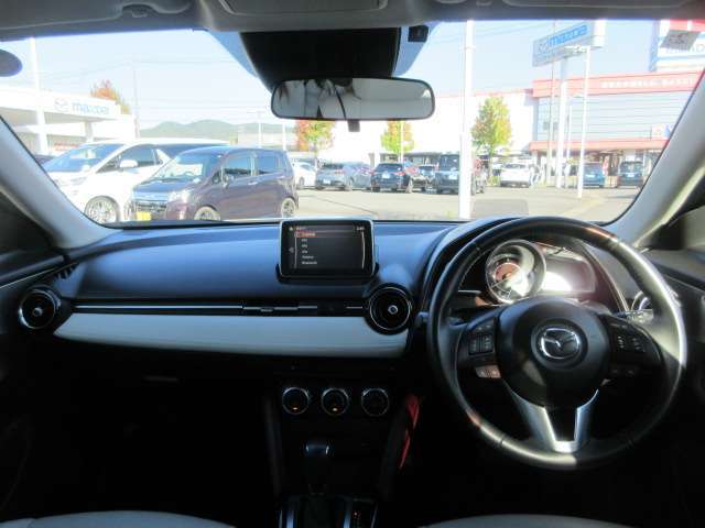 世界で信頼と評価を重ねるマツダ車！オープンかつ上質感あふれるショールーム空間で、納得のお車選びをして頂けます。新車・中古車どちらも販売しています。初めての方でもお気軽にご相談下さい♪