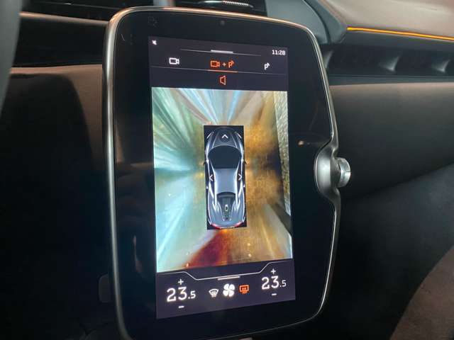 ナビ画面に360°カメラも起動致しますので、安心して駐車出来ます。