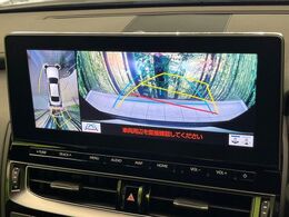 【パノラミックビューモニター】専用のカメラにより、上から見下ろしたような視点で360度クルマの周囲を確認することができます☆死角部分も確認しやすく、狭い場所での切り返しや駐車もスムーズに行えます。