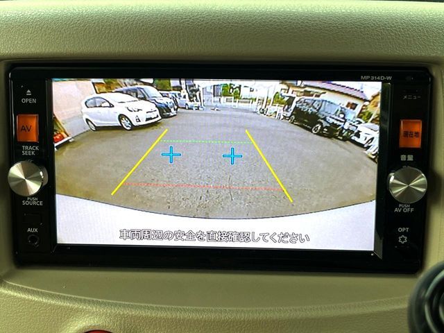 【バックカメラ】駐車時に後方がリアルタイム映像で確認できます。大型商業施設や立体駐車場での駐車時や、夜間のバック時に大活躍！運転スキルに関わらず、今や必須となった装備のひとつです！
