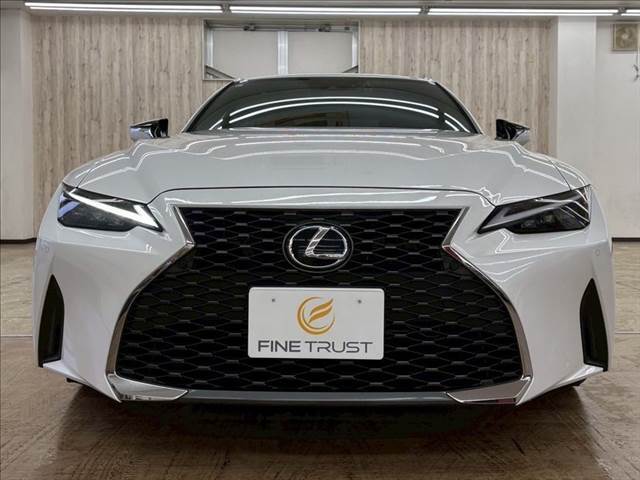 当社自慢のお車です。装備・機関系チェック済み♪横にこの車のセールスポイントを、写真と説明でアピールしてあります♪まずはご覧になってください。