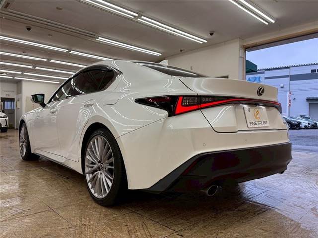 店舗敷地内に駐車スペースもございます。お車でのご来場をお考えの方はご安心ください♪