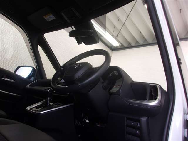 見通しのよいすっきりとした視界で、誰でも運転しやすいです。運転のしやすさは疲れにくさにも繋がりますよ♪