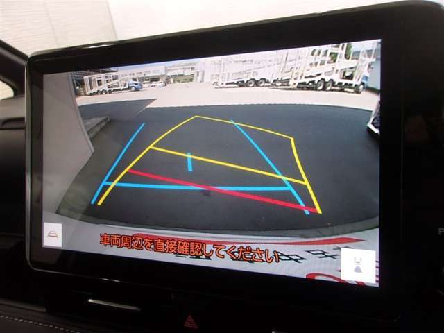 バックモニターで、後方を確認しながら安心して駐車することができます。運転初心者も熟練者も必須の機能です！