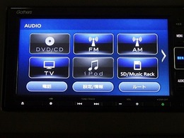 ホンダ純正ナビなのでダッシュボードにスッキリと収まっています。土地勘の無い所でも道に迷わず安心ですね！。AVも色々視聴でるのでドライブも楽しくなりますよ！
