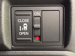 【パワースライドドア】スマートキーや運転席のスイッチでスライドドアの開閉が可能♪電動だから力を入れてドアを開ける必要が無く、小さいお子様でも、重い荷物を持っている時もラクに開け閉めできます♪