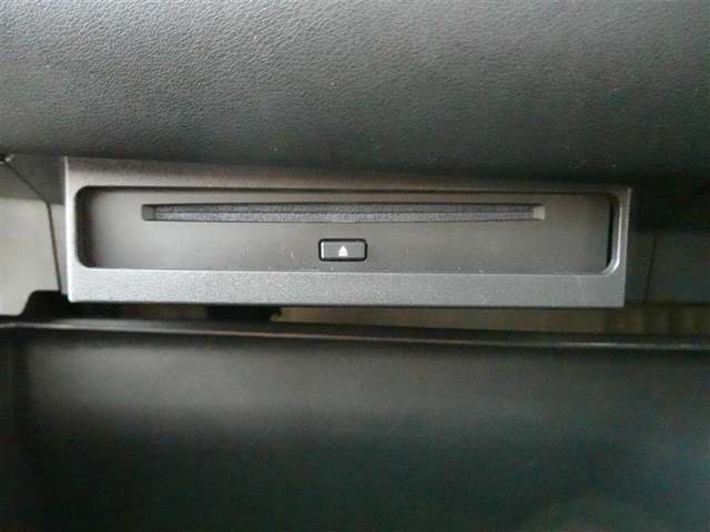 CD/DVDプレーヤーを装備しております。