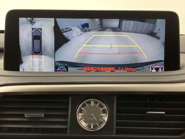 バックカメラの他に上から見下ろしたような画像が見れるアラウンド（全方位）モニター。前後左右を把握できる、すごい機能が装備されています！