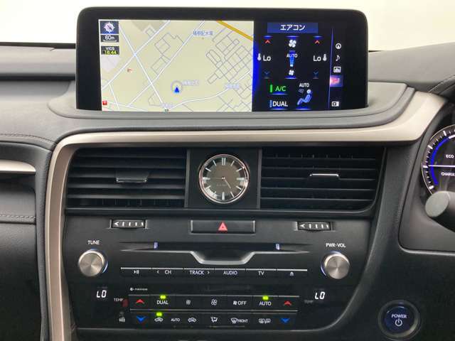 オートエアコンは温度を設定するだけで、自動で風量などを設定してくれます。運転しながら操作も必要ないので、安全性も向上します。
