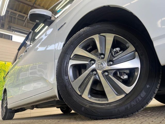 【純正15インチアルミホイール】外観にマッチした純正アルミホイールを装着しております。各種社外アルミホイールや、スタッドレスタイヤも取扱いしております。是非ご相談ください♪