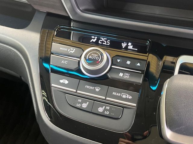 【シートヒーター】寒い日に重宝するシートヒーター！エアコンより早く温まってくれるので寒がりの人も安心ですね♪エアコンの温風は乾燥するから苦手、という方にもをおすすめです。