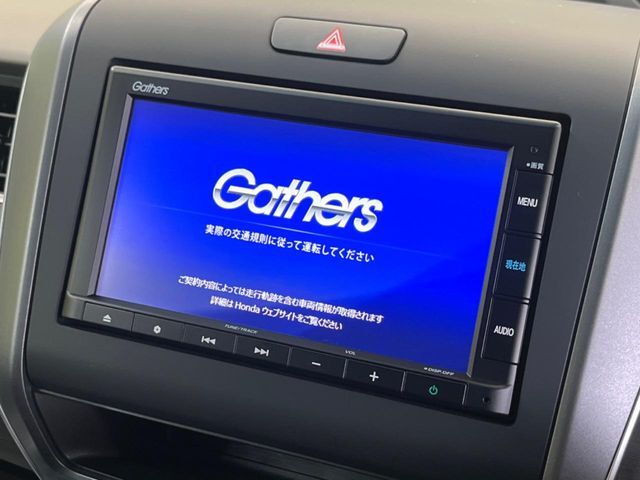 【純正ナビ】人気の純正ナビを装備しております。ナビの使いやすさはもちろん、オーディオ機能も充実！キャンプや旅行はもちろん、通勤や買い物など普段のドライブも楽しくなるはず♪