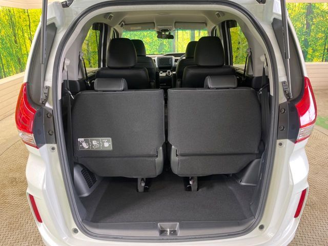 積み下ろしのしやすいデッキにはたっぷりと荷物を積み込んでいただけます。遊びから仕事まで、様々なシーンで頼れます♪