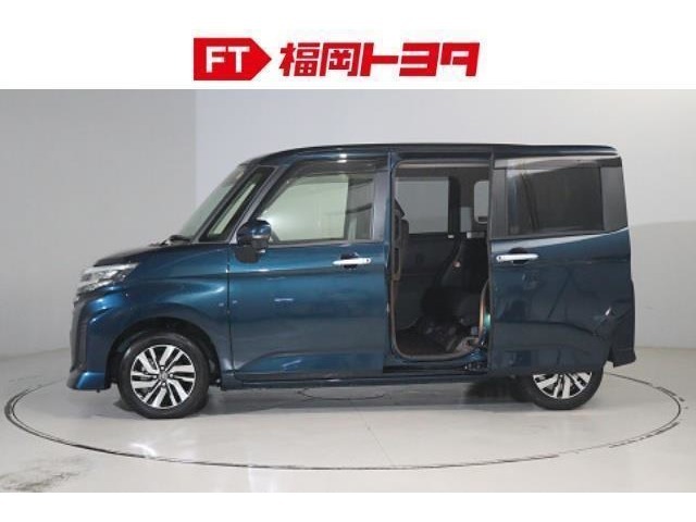 スライドドアは狭い場所での乗り降りにとても便利です。