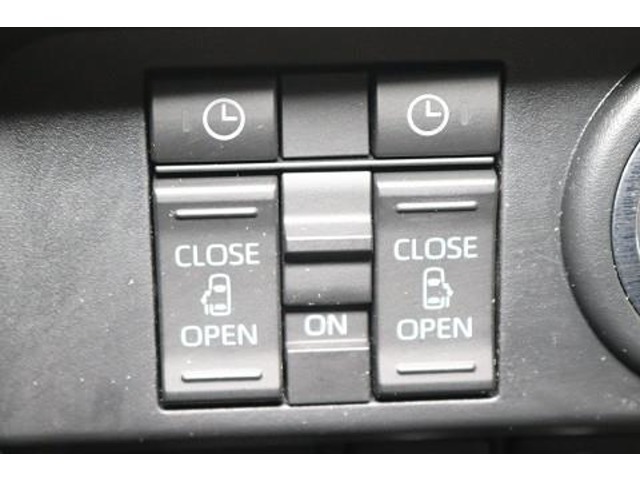 小さいお子様や、ご年配のかたも簡単にスライドドアが開閉できます。運転席からもドアの開閉が出来るので安心です。