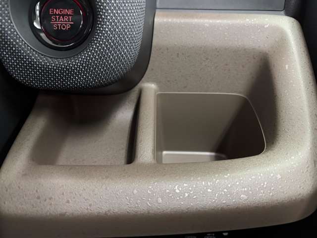 人気のお車を中心に展示車多数ご用意しております！