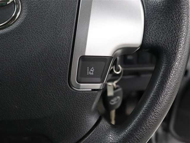 レーンディパーチャーアラート(LDA)車線逸脱防止支援システムが装備されています。