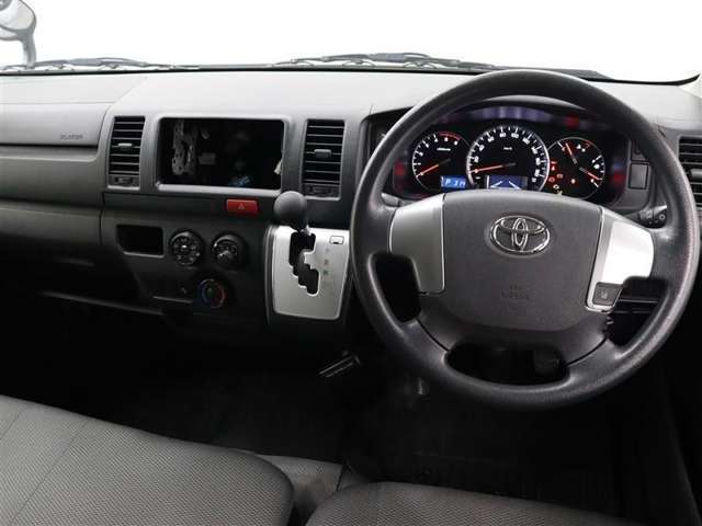 運転席廻りです。