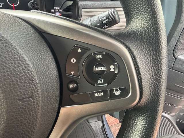 KURUMAZA(クルマザ)は「北合志警察署」のすぐ隣り。「ファミリーマート熊本鶴羽田一丁目店」の道路を挟んだ目の前です。