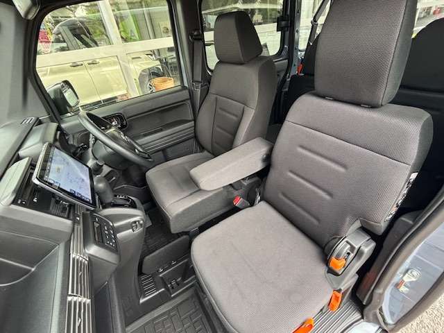 整備工場併設！ 車検・12検・オイル交換など・・ご購入後のアフターメンテナンスも当店へお任せください！