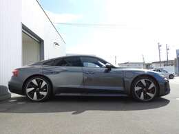 ☆エアロダイナミクスを極限まで高め、効率を徹底的に追求することによって生み出された機能美を体現する、流麗かつダイナミックなスタイル☆